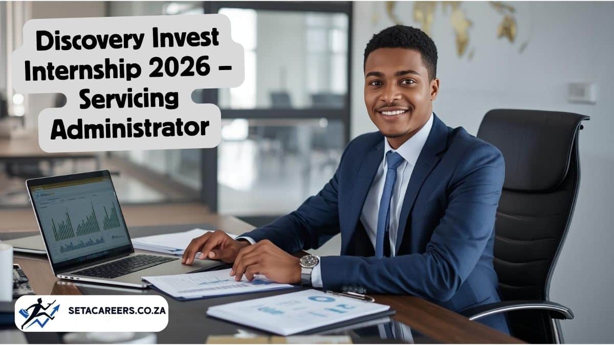 Discovery Invest Servicing Administrator intern working in corporate office