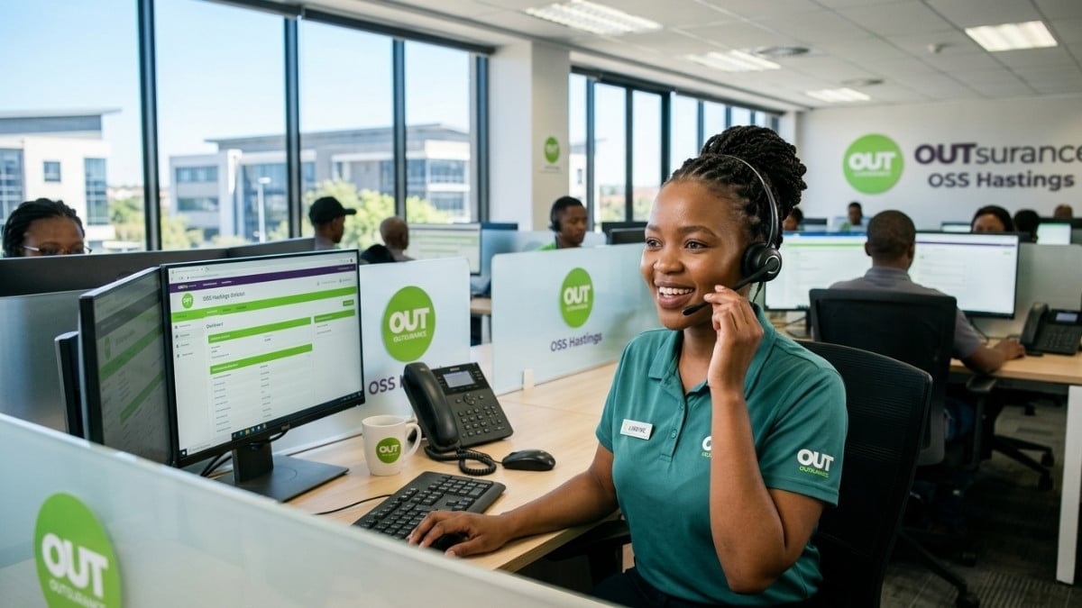 Call centre agent working during OUTsurance learnership in South Africa